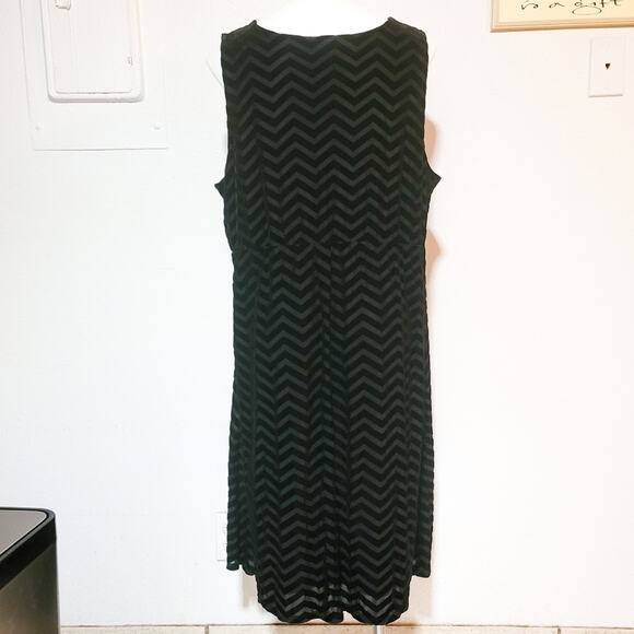 Lane Bryant velvet chevron twist front sleeveless holiday dress size 22/24 - Picture 3 of 9